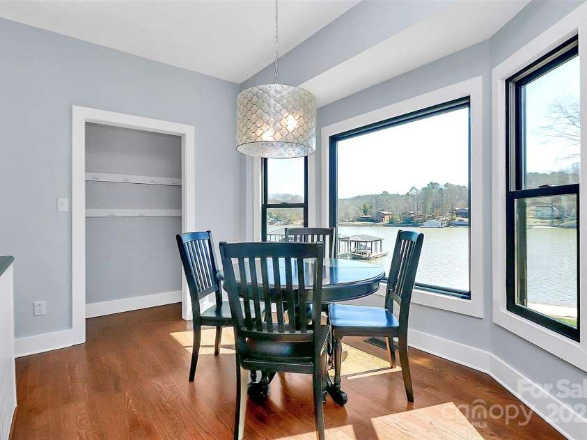 126 Anchor Lane, Troutman, NC 28166.  MLS# CAR4228228, YatesRealty ID 5486. BREAKFAST AREA