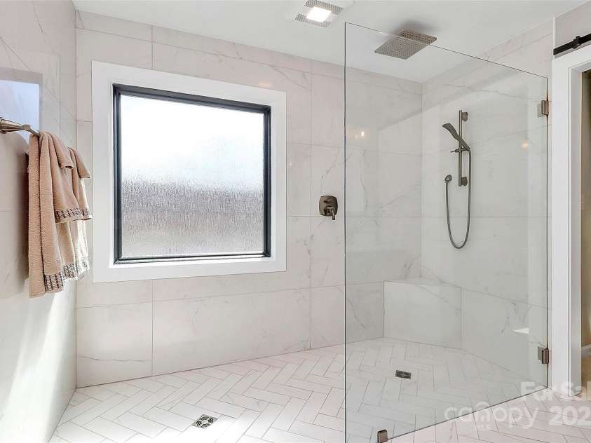 126 Anchor Lane, Troutman, NC 28166.  MLS# CAR4228228, YatesRealty ID 5486. OWNER'S BATH