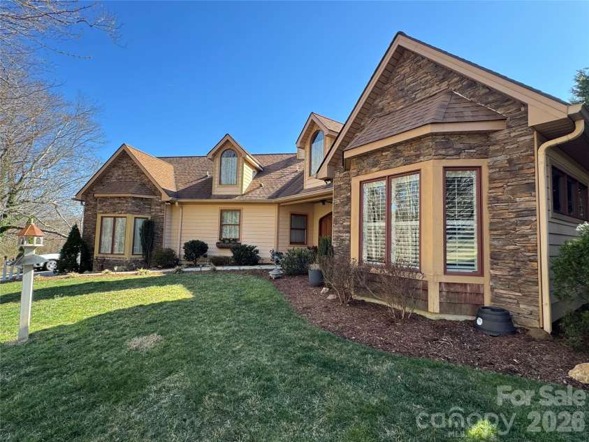 628 Vista Falls Road, Mills River, NC 28759.  MLS# CAR4358678, YatesRealty ID 5486. 