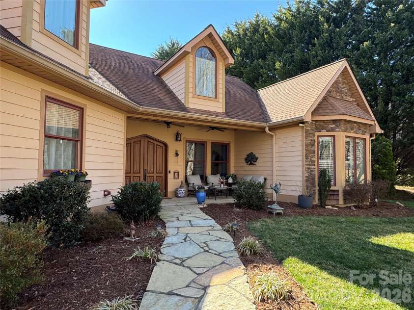 628 Vista Falls Road, Mills River, NC 28759.  MLS# CAR4358678, YatesRealty ID 5486. 
