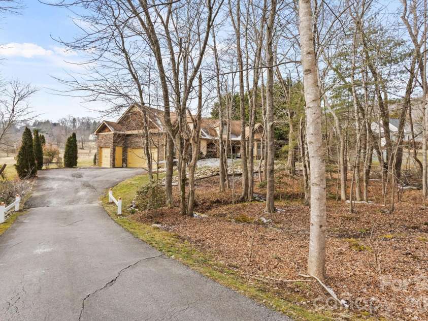 628 Vista Falls Road, Mills River, NC 28759.  MLS# CAR4358678, YatesRealty ID 5486. 