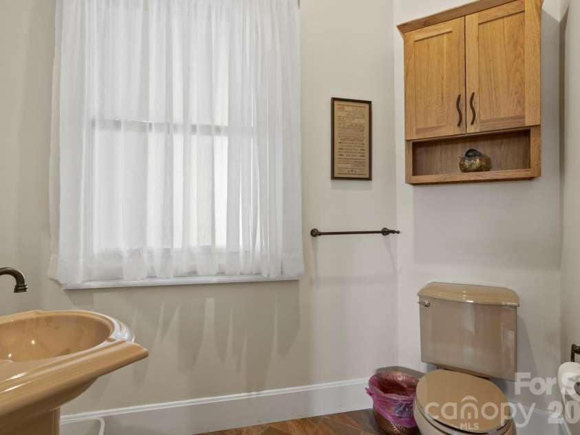 628 Vista Falls Road, Mills River, NC 28759.  MLS# CAR4358678, YatesRealty ID 5486. 