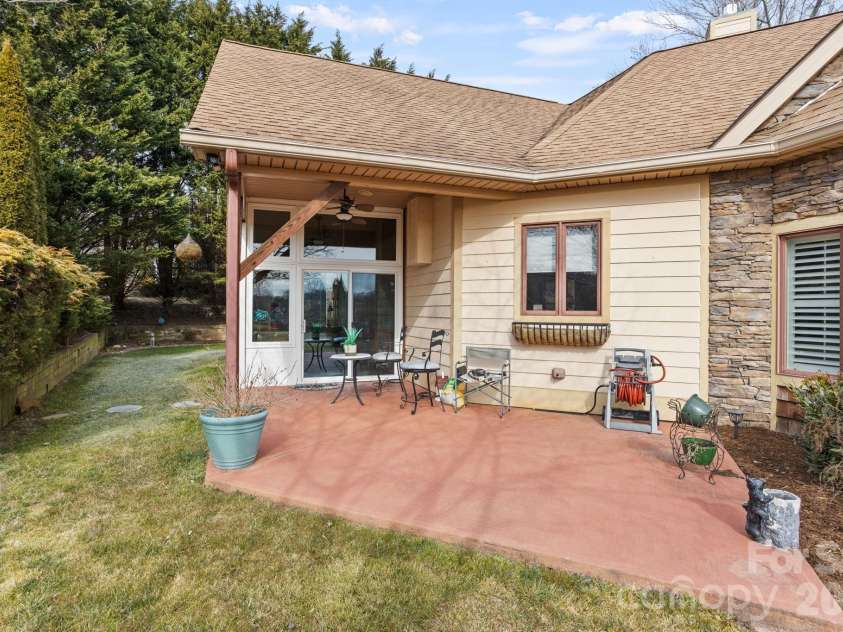628 Vista Falls Road, Mills River, NC 28759.  MLS# CAR4358678, YatesRealty ID 5486. 