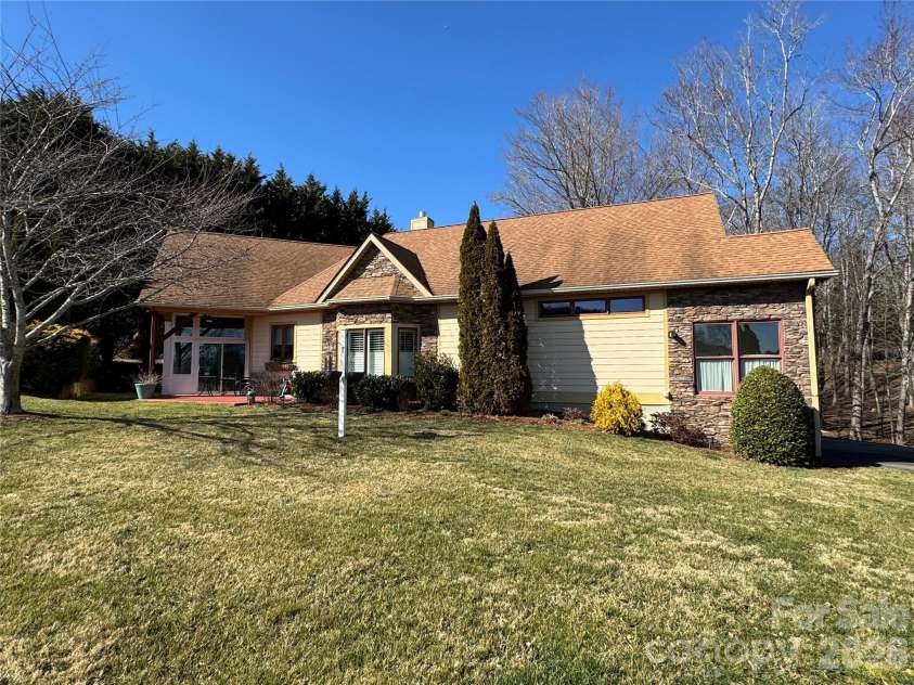 628 Vista Falls Road, Mills River, NC 28759.  MLS# CAR4358678, YatesRealty ID 5486. 