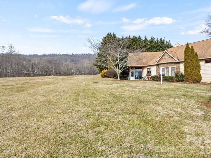628 Vista Falls Road, Mills River, NC 28759.  MLS# CAR4358678, YatesRealty ID 5486. 