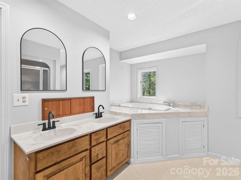 172 Clock Crest Drive, Pisgah Forest, NC 28768.  MLS# CAR4428630, YatesRealty ID 54860. 