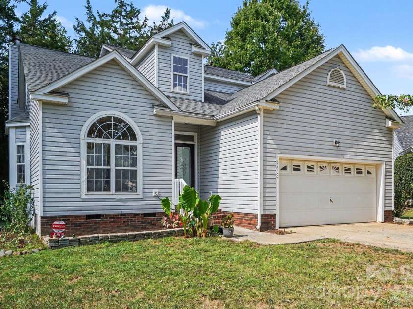 9600 Veronica Drive, Charlotte, NC 28215.  MLS# CAR4428554, YatesRealty ID 54861. 
