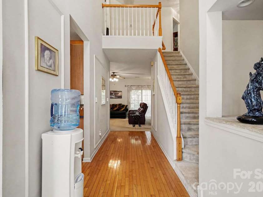 9600 Veronica Drive, Charlotte, NC 28215.  MLS# CAR4428554, YatesRealty ID 54861. 