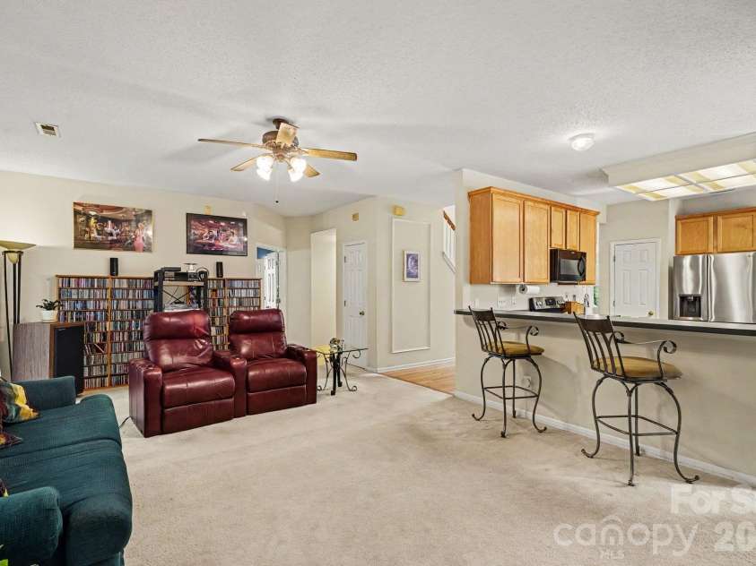 9600 Veronica Drive, Charlotte, NC 28215.  MLS# CAR4428554, YatesRealty ID 54861. 
