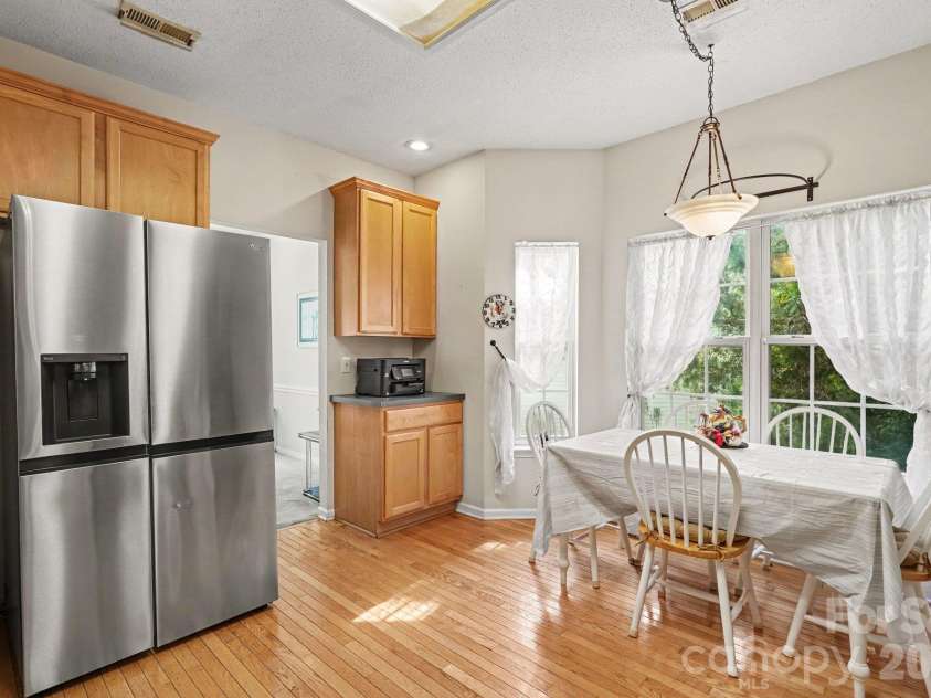 9600 Veronica Drive, Charlotte, NC 28215.  MLS# CAR4428554, YatesRealty ID 54861. 
