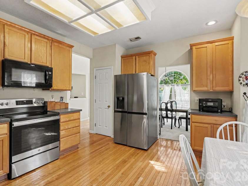 9600 Veronica Drive, Charlotte, NC 28215.  MLS# CAR4428554, YatesRealty ID 54861. 