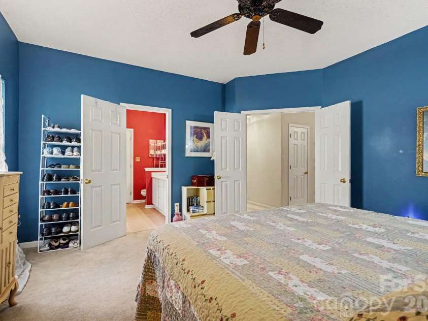 9600 Veronica Drive, Charlotte, NC 28215.  MLS# CAR4428554, YatesRealty ID 54861. 