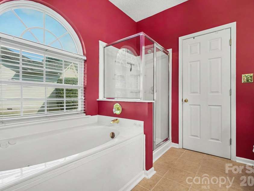 9600 Veronica Drive, Charlotte, NC 28215.  MLS# CAR4428554, YatesRealty ID 54861. 