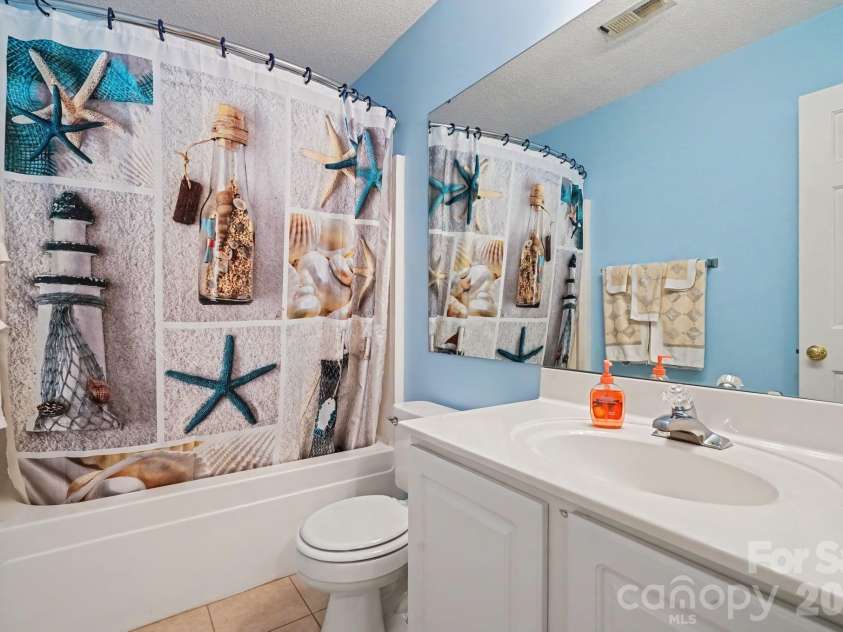 9600 Veronica Drive, Charlotte, NC 28215.  MLS# CAR4428554, YatesRealty ID 54861. 