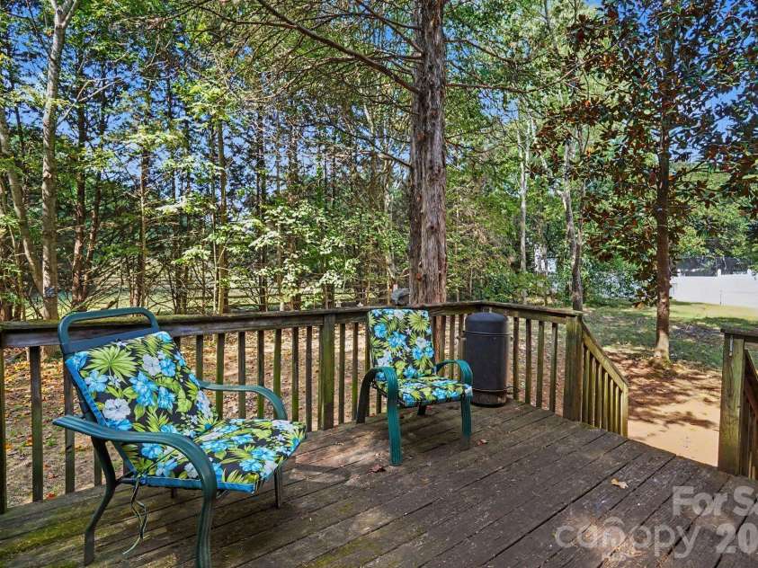 9600 Veronica Drive, Charlotte, NC 28215.  MLS# CAR4428554, YatesRealty ID 54861. 