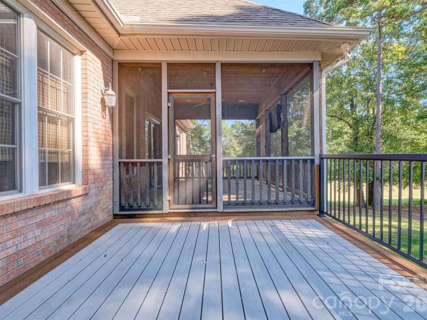 225 Highland Forest Drive, Lake Wylie, SC 29710.  MLS# CAR4429325, YatesRealty ID 54863. 