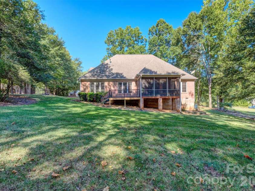 225 Highland Forest Drive, Lake Wylie, SC 29710.  MLS# CAR4429325, YatesRealty ID 54863. 