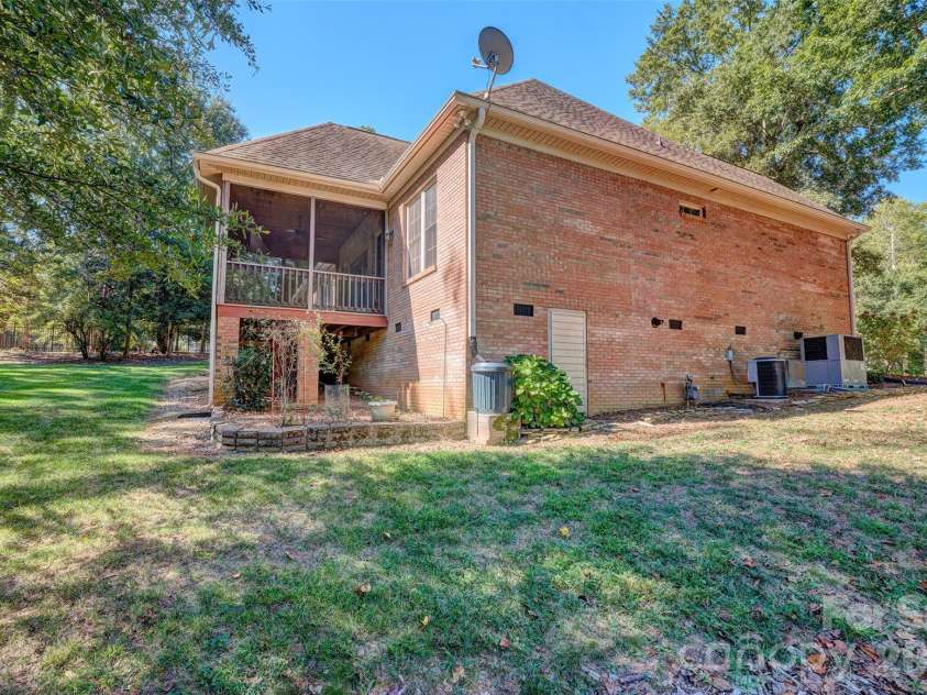 225 Highland Forest Drive, Lake Wylie, SC 29710.  MLS# CAR4429325, YatesRealty ID 54863. 