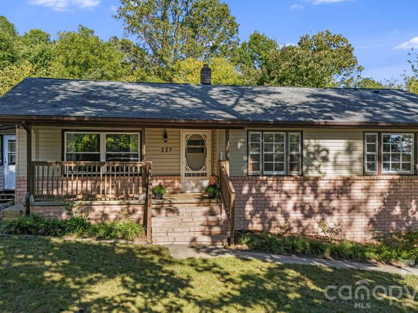 227 Cedar Hill Road, Asheville, NC 28806.  MLS# CAR4430299, YatesRealty ID 54864. 