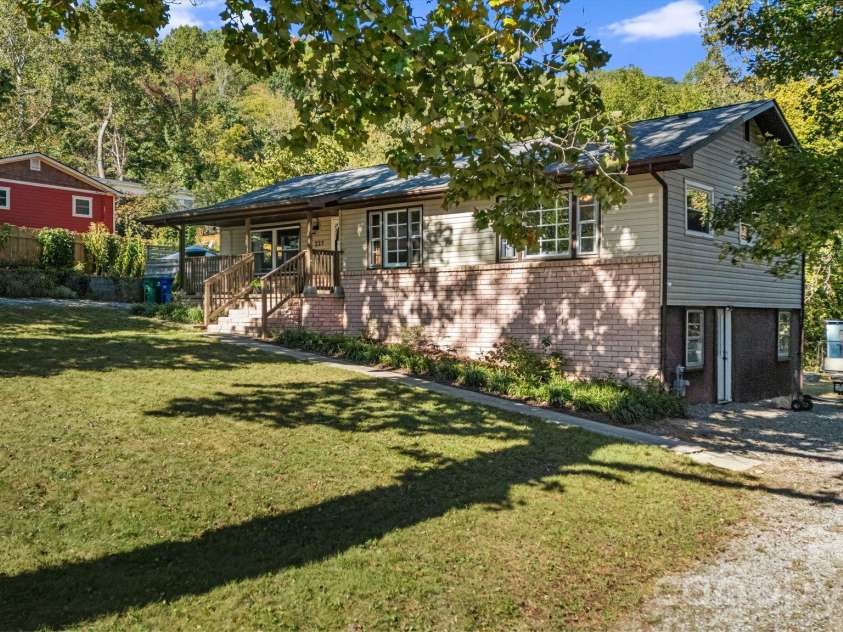 227 Cedar Hill Road, Asheville, NC 28806.  MLS# CAR4430299, YatesRealty ID 54864. 