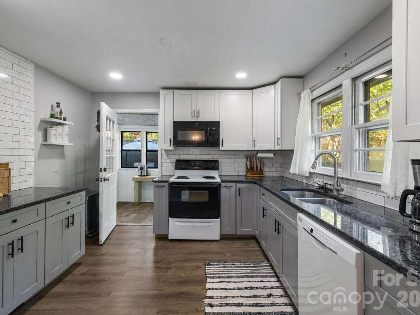 227 Cedar Hill Road, Asheville, NC 28806.  MLS# CAR4430299, YatesRealty ID 54864. 
