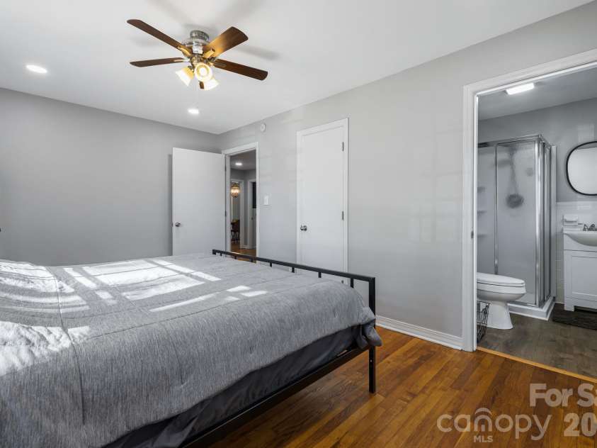 227 Cedar Hill Road, Asheville, NC 28806.  MLS# CAR4430299, YatesRealty ID 54864. 