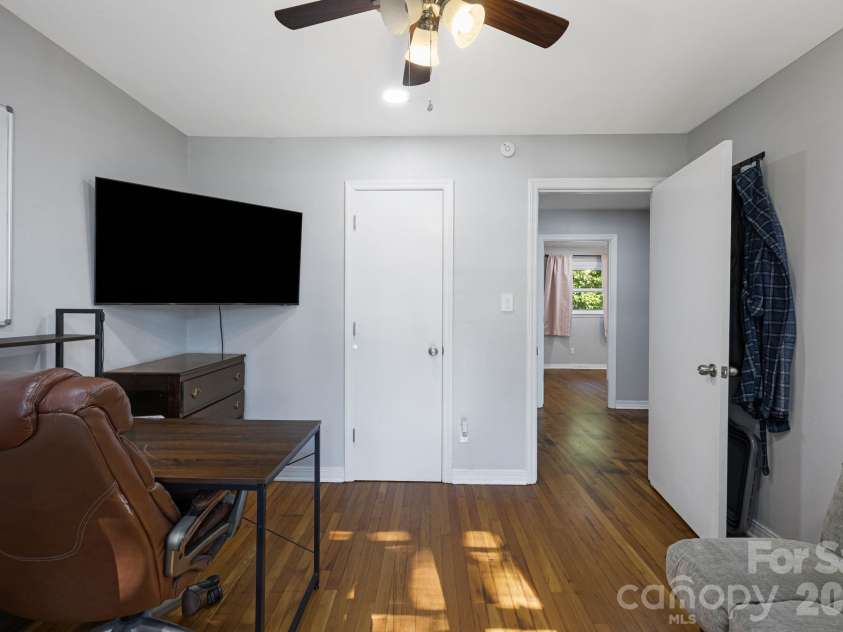 227 Cedar Hill Road, Asheville, NC 28806.  MLS# CAR4430299, YatesRealty ID 54864. 