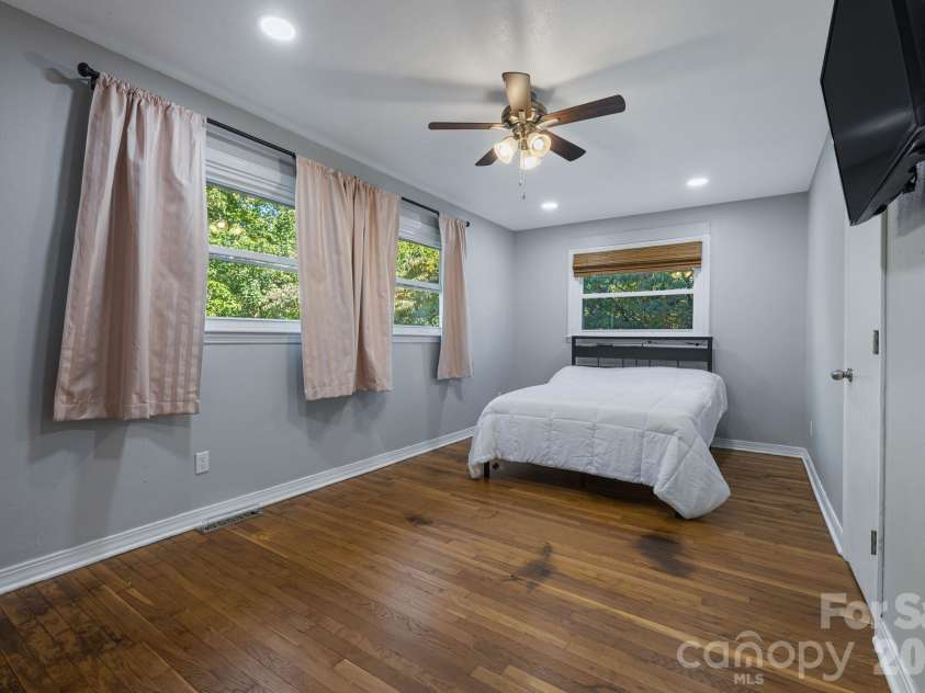 227 Cedar Hill Road, Asheville, NC 28806.  MLS# CAR4430299, YatesRealty ID 54864. 