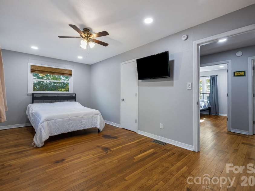 227 Cedar Hill Road, Asheville, NC 28806.  MLS# CAR4430299, YatesRealty ID 54864. 