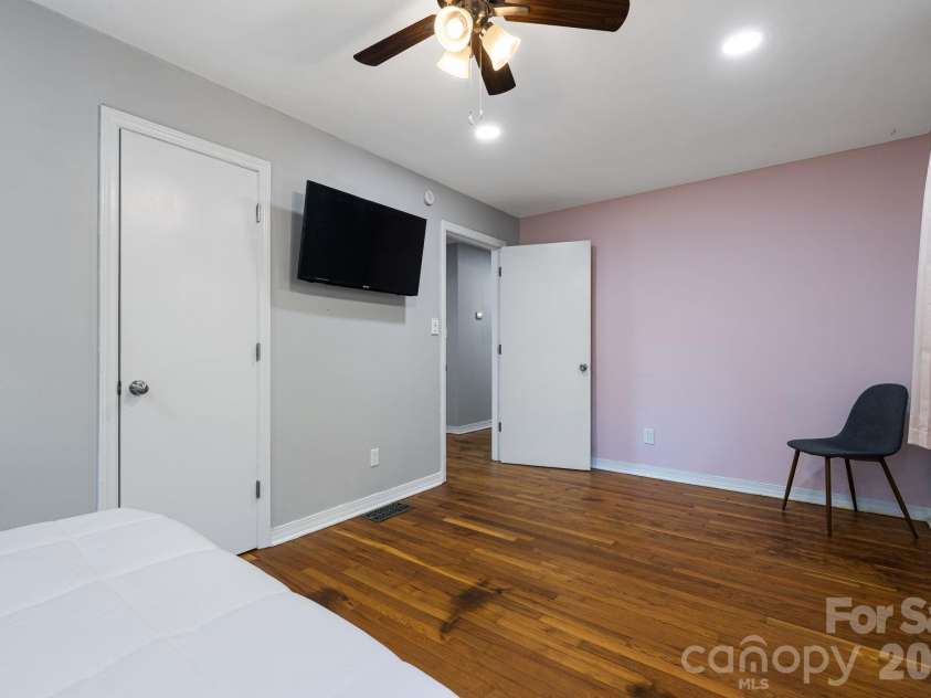 227 Cedar Hill Road, Asheville, NC 28806.  MLS# CAR4430299, YatesRealty ID 54864. 