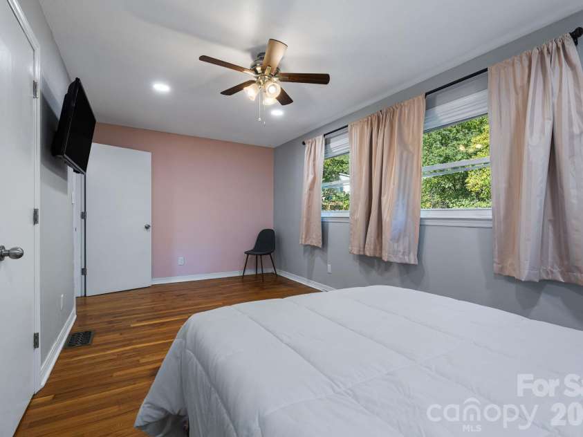 227 Cedar Hill Road, Asheville, NC 28806.  MLS# CAR4430299, YatesRealty ID 54864. 