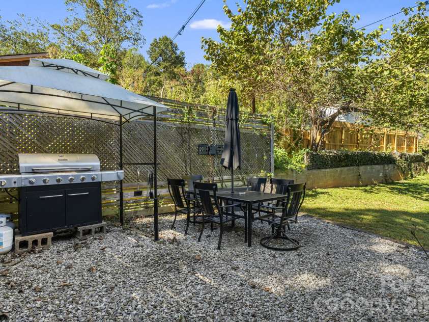 227 Cedar Hill Road, Asheville, NC 28806.  MLS# CAR4430299, YatesRealty ID 54864. 