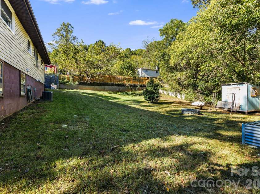 227 Cedar Hill Road, Asheville, NC 28806.  MLS# CAR4430299, YatesRealty ID 54864. 