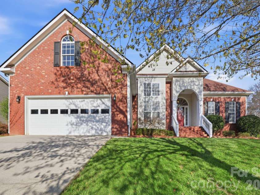 2421 Sweetbriar Lane, Rock Hill, SC 29732.  MLS# CAR4352010, YatesRealty ID 5487. 
