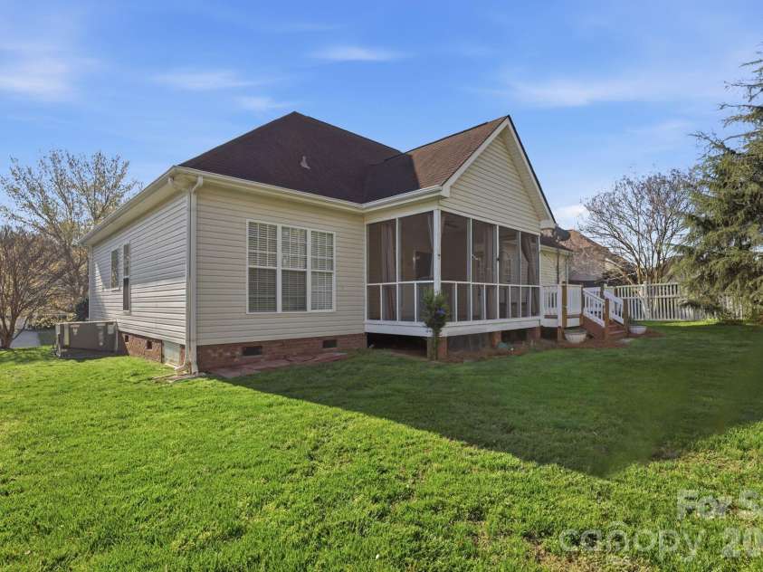 2421 Sweetbriar Lane, Rock Hill, SC 29732.  MLS# CAR4352010, YatesRealty ID 5487. 