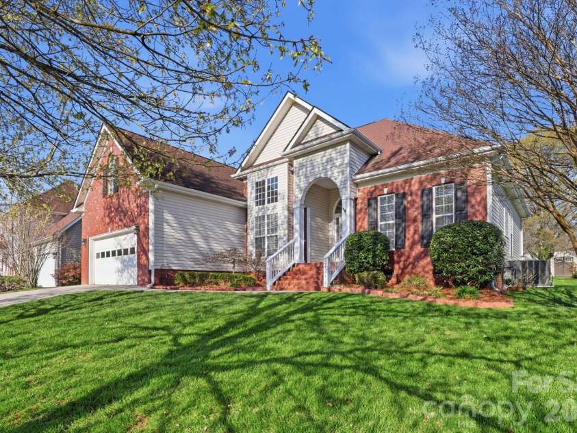 2421 Sweetbriar Lane, Rock Hill, SC 29732.  MLS# CAR4352010, YatesRealty ID 5487. 