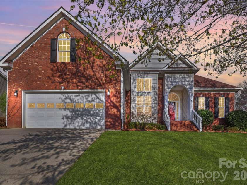 2421 Sweetbriar Lane, Rock Hill, SC 29732.  MLS# CAR4352010, YatesRealty ID 5487. 