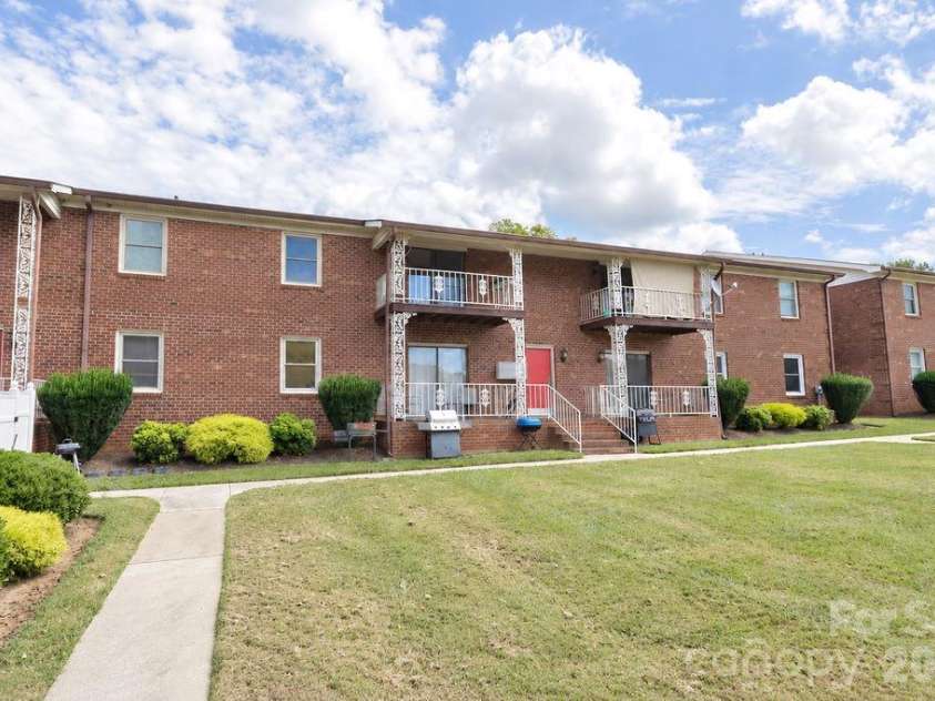 2102 Main Street, Kannapolis, NC 28081.  MLS# CAR4426090, YatesRealty ID 54870. 