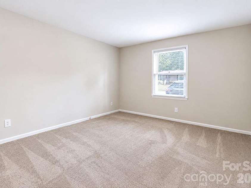 2102 Main Street, Kannapolis, NC 28081.  MLS# CAR4426090, YatesRealty ID 54870. 