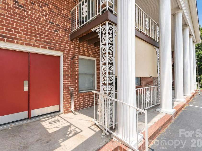 2102 Main Street, Kannapolis, NC 28081.  MLS# CAR4426090, YatesRealty ID 54870. 