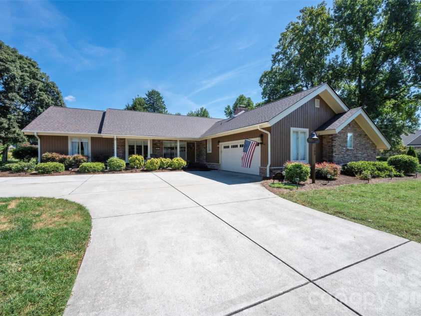 109 Holly Circle, Bermuda Run, NC 27006.  MLS# CAR4429639, YatesRealty ID 54873. 