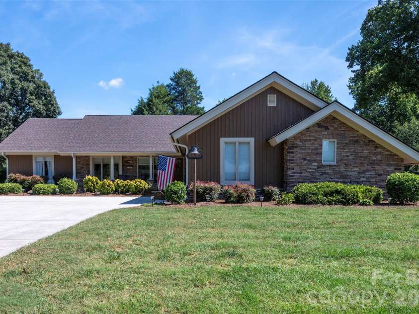 109 Holly Circle, Bermuda Run, NC 27006.  MLS# CAR4429639, YatesRealty ID 54873. 