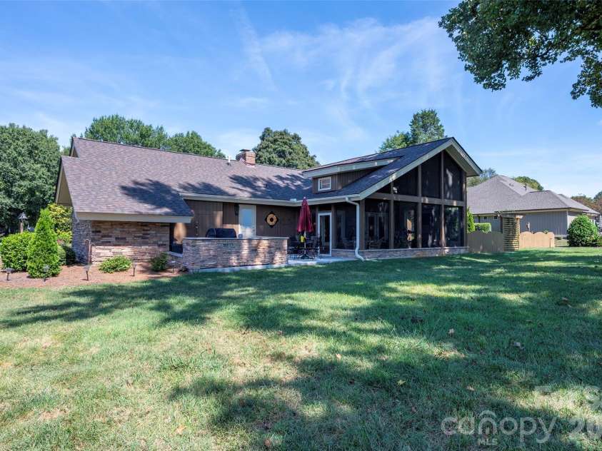 109 Holly Circle, Bermuda Run, NC 27006.  MLS# CAR4429639, YatesRealty ID 54873. 