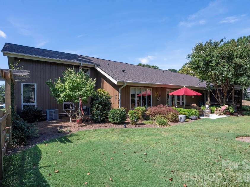109 Holly Circle, Bermuda Run, NC 27006.  MLS# CAR4429639, YatesRealty ID 54873. 