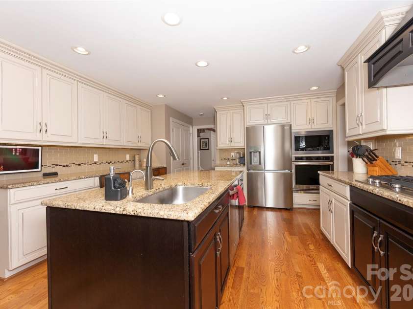 109 Holly Circle, Bermuda Run, NC 27006.  MLS# CAR4429639, YatesRealty ID 54873. 