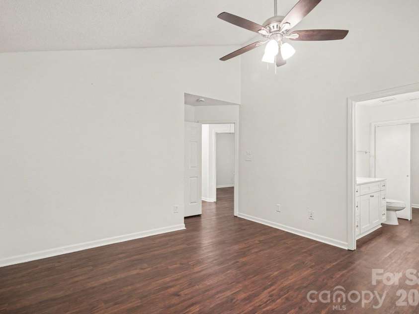 4609 Avalon Forest Lane, Charlotte, NC 28269.  MLS# CAR4430650, YatesRealty ID 54874. 