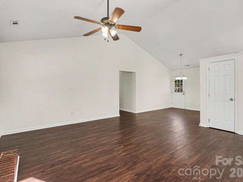4609 Avalon Forest Lane, Charlotte, NC 28269.  MLS# CAR4430650, YatesRealty ID 54874. 
