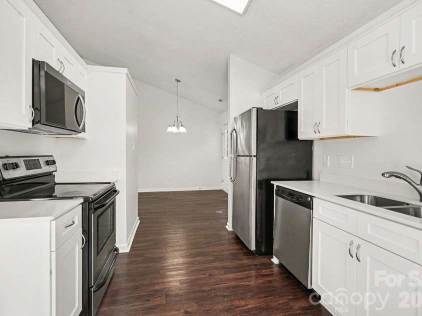 4609 Avalon Forest Lane, Charlotte, NC 28269.  MLS# CAR4430650, YatesRealty ID 54874. 