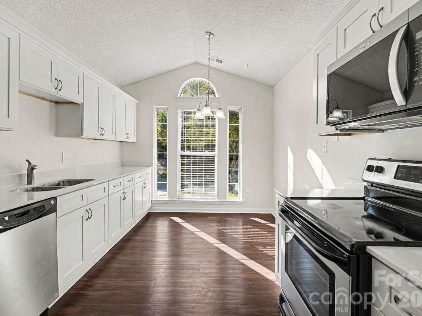 4609 Avalon Forest Lane, Charlotte, NC 28269.  MLS# CAR4430650, YatesRealty ID 54874. 