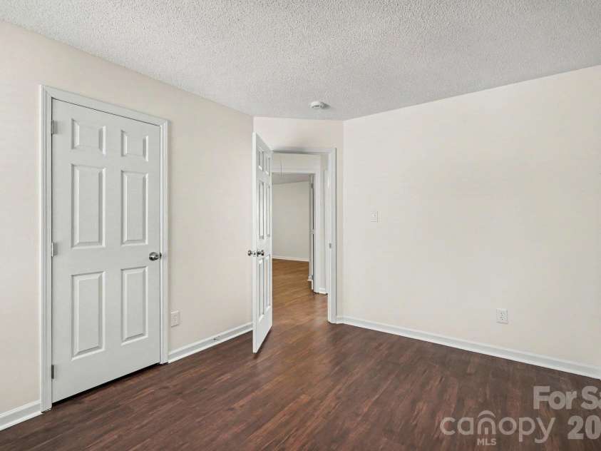 4609 Avalon Forest Lane, Charlotte, NC 28269.  MLS# CAR4430650, YatesRealty ID 54874. 